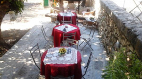 Отель B&B La Ginestra  Шакка